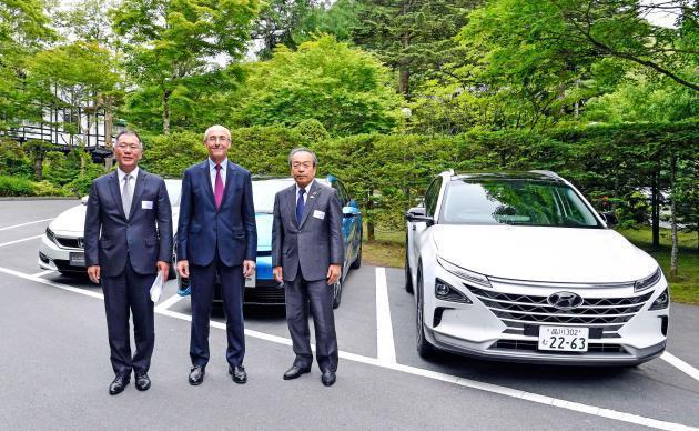(왼쪽부터) 정의선 현대차그룹 수석부회장, 베누아 포티에 에어리퀴드 회장, 우치야마다 다케시 토요타 회장이 일본 나가노현 가루이자와에서 열린 'G20 에너지환경장관회의'에 참석했다.