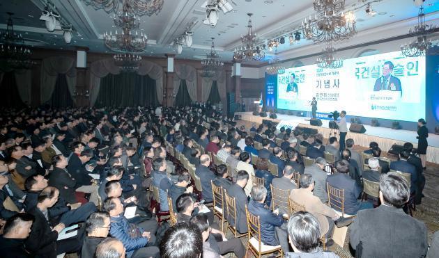 김연태 건설기술인협회장이 지난 3월 열린 건설기술인의 날 기념식에서 기념사를 하고 있다.
