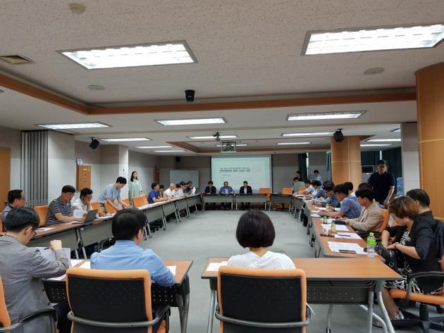 광주광역시는 12일 광주테크노파크 회의실에서 ‘에너지산업 협업방안 모색을 위한 산학연협의회 통합 간담회’를 열고 에너지산업 육성 방향을 협의했다.
