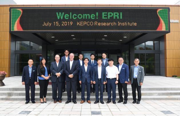 한국전력 전력연구원은 미국 전력연구소인 EPRI(Electric Power Research Institute)와 지난 15일 전력연구원에서 발전과 신재생분야 연구·기술 협력 회의를 개최했다.
