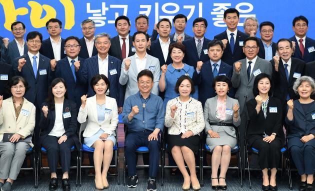 경북도는 19일 도청 화백당에서 ‘경상북도 제2기 4차 산업혁명 전략위원회’를 출범하고 확대 전략회의를 개최했다.