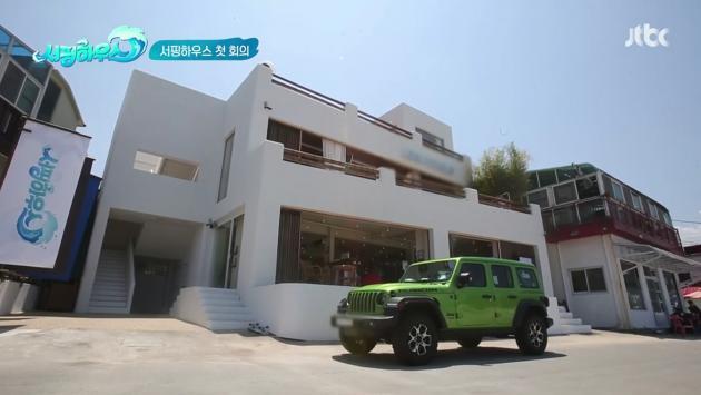 지프가 JTBC의 새로운 주말 예능 ‘서핑 하우스’에 ‘올 뉴 랭글러’와 ‘뉴 지프 레니게이드’ 모델을 협찬 차량으로 제공한다. 