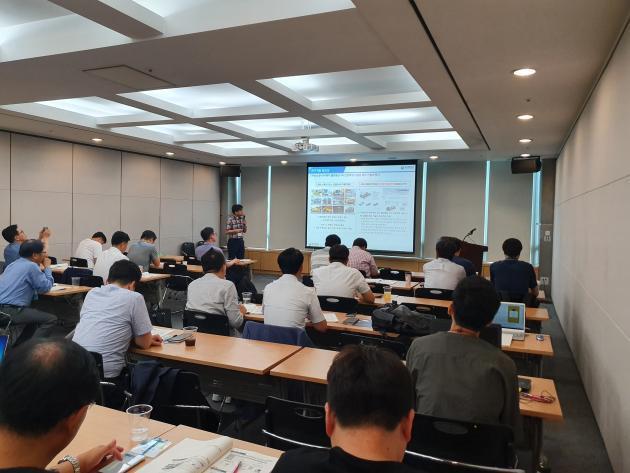 마이스포럼이 23일 서울 양재동 aT센터 3층 세계로룸Ⅱ에서 ‘2019 자율주행 기술 및 전동화 기술 세미나’를 개최했다.