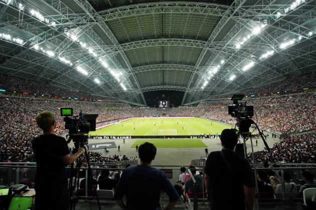 삼성전자가 지난 21일 싱가포르에서 열린 인터내셔널 챔피언스컵 토트넘 홋스퍼와 유벤투스의 경기를 8K 카메라로 촬영하고 있다.