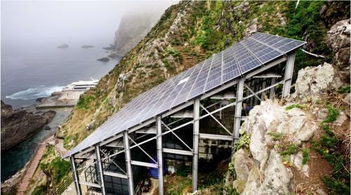 전기공사협회가 독도에 구축한 태양광발전소 전경.