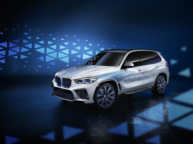 BMW가 ‘2019 프랑크푸르트 모터쇼’에서 수소 연료 전지 콘셉트카 ‘BMW i 하이드로젠 넥스트’를 공개했다.