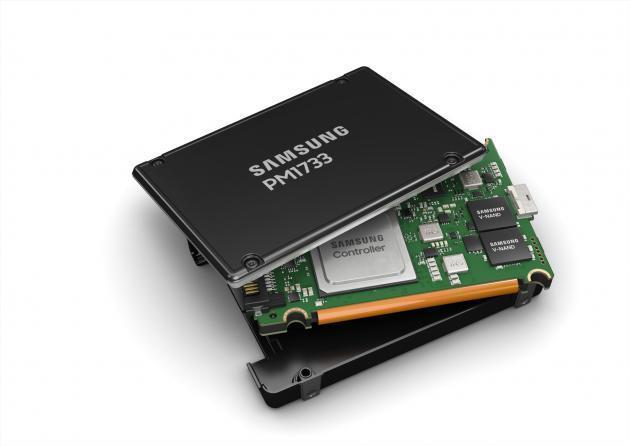 삼성전자의 초고용량 SSD 2.5인치_U.2.