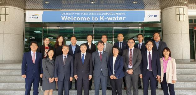 한국수자원공사(사장 이학수)는 10월 15일부터 17일까지 대전시 대덕구 본사 등지에서‘제4회 한국수자원공사 ­ 싱가포르수자원공사 기술교류회의’를 개최한다고 밝혔다. 