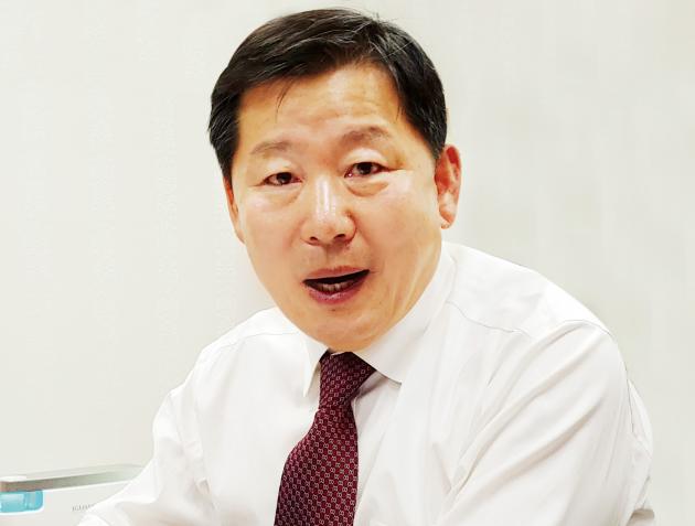 이철규 의원이 본지와의 인터뷰에서 한국광업공단법안에 대한 반대 입장을 설명하고 있다.