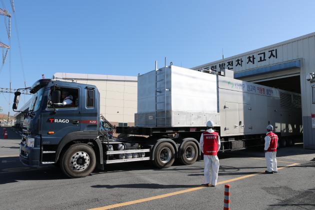 2018년 연합훈련 시 이동형발전차가 발전소 전원상실 상황을 지원하기 위해 발전소로 출동하는 모습.