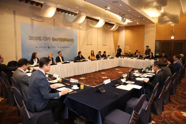 7일 서울 영등포구 중소기업중앙회 제2대회의실에서 2019년 제3차 중소기업정책심의회가 진행되고 있다.