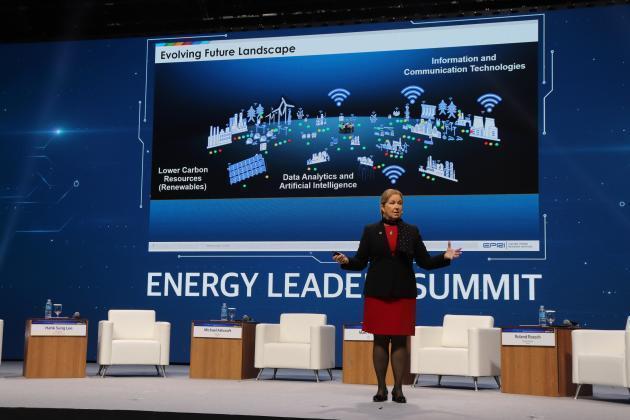 안다 레이 미국전력연구소(EPRI) 수석부사장이 7일 광주 서구 김대중컨벤션센터에서 열린 ‘에너지 리더스 서밋(Energy Leaders Summit)’에서 기조연설을 진행하고 있다.