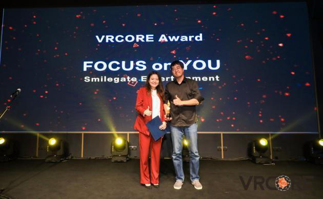 스마일게이트 엔터테인먼트의 ‘포커스 온 유’와 ‘로건’이 지난 7일 중국 상하이에서 열린 ‘VR 코어 어워드’에서 각각 대상 및 최고 예술상을 수상했다.