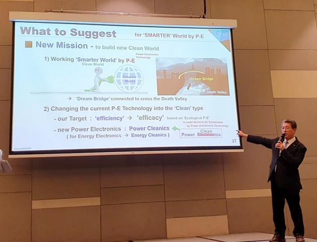 최규하 한국전기연구원 원장이  싱가포르에서 열린 ‘2019 국제 미래 에너지전자 컨퍼런스’에서 ‘최근 지구환경 문제를 해결하기 위한 전력전자 기술의 시급한 역할분담’이라는 주제로 기조강연을 펼쳤다.
