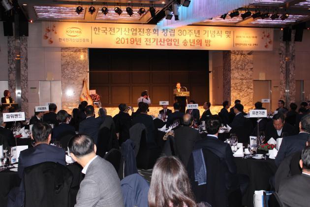 전기진흥회는 6일 서울 삼성동 인터컨티넨탈 서울 코엑스에서 ‘창립 30주년 기념식 및 2019년도 전기산업인 송년회’를 열었다. 
