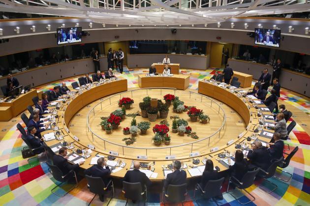 12일(현지시간) 벨기에 브뤼셀에서 열린 유럽연합(EU) 정상회의에 각 나라의 지도자들이 참석했다. 13일까지 열리는 정상회의에서는 기후변화 대응법과 관련 예산 확보 문제 등이 논의됐다.