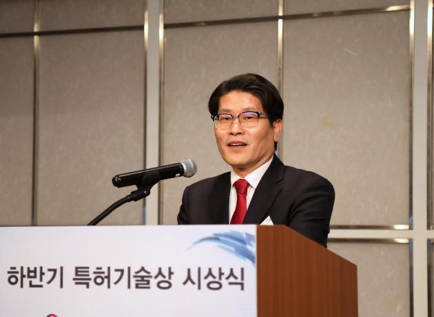 천세창 특허청 차장이 19일 서울 SC컨벤션에서 열린 '특허기술 시상식'에서 인사말을 하고 있다.