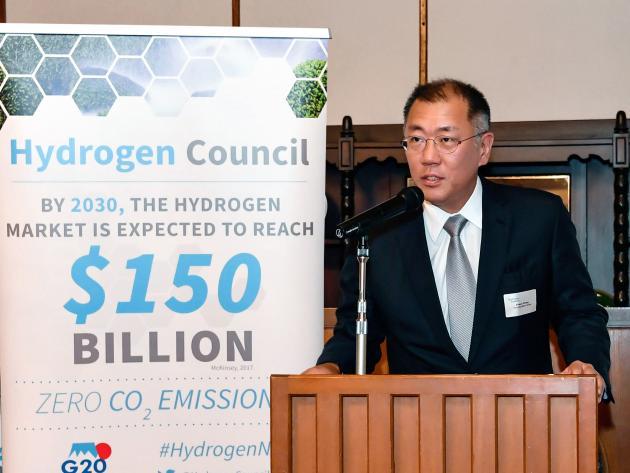 정의선 현대차그룹 수석부회장이 지난해 6월 일본 나가노현 가루이자와에서 ‘G20 에너지환경장관회의’와 연계해 열린 수소위원회 만찬에서 공동회장 자격으로 환영사를 전했다.