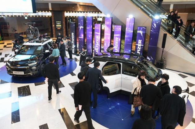 한국지엠이 쉐보레 SUV ‘트레일블레이저’를 출시하고 대규모 마케팅 활동에 나선다.