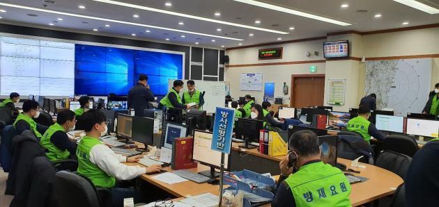 지난 6일 경북 경주시 한국수력원자력 월성원자력본부에서 방사능방재 부분훈련이 진행되고 있다.