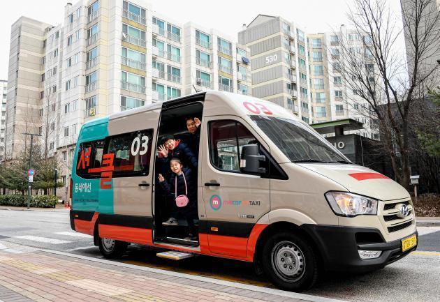 현대차가 KST모빌리티와 함께 14일부터 서울 은평뉴타운에서 커뮤니티형 모빌리티 서비스 ‘셔클’의 시범 운영을 시작한다.