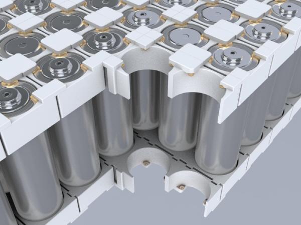 헨켈과 코베스트로가 최근 협력을 통해 원통형 리튬이온 배터리셀을 폴리카보네이트로 셀 홀더 내부에 보다 효과적으로 고정할 수 있게 해주는 접착 솔루션을 개발했다.