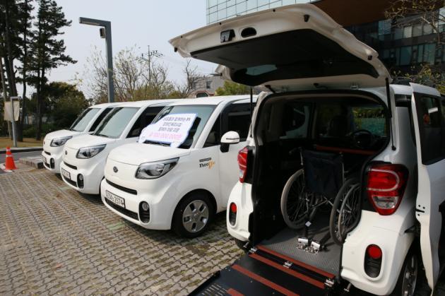 네오플이 제주도 내 장애인 복지시설 4곳에 총 1억원 상당의 휠체어 리프트 장착특수 차량을 기부했다.