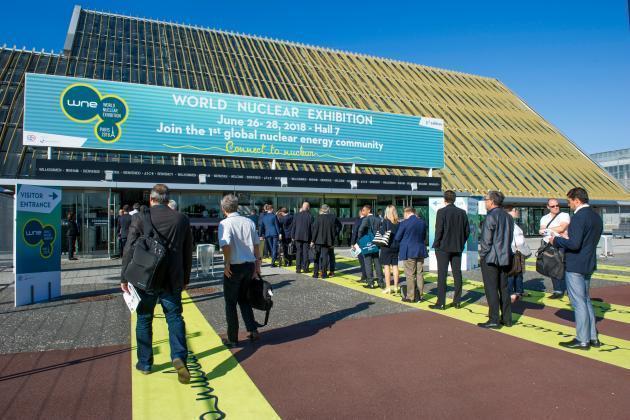지난 2018년 프랑스에서 열린 국제원자력전시회(WNE)에서 관람객들이 입장 순서를 기다리고 있다.