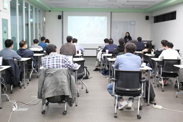 스마트그리드 캠퍼스 교육 참여자들이 지난 14일부터 양일간 진행된 AMI 교육을 듣고 있다. 