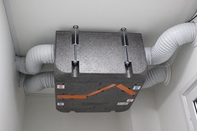 힘펠이 생산하는 열회수형 환기장치. 원래는 천장 위에 설치돼 보이지 않는다. 