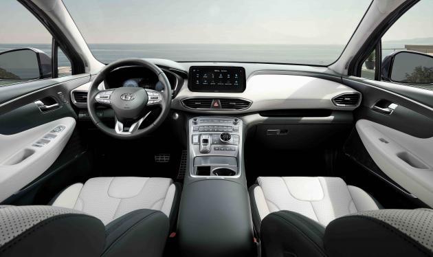 현대차가 중형 SUV ‘더 뉴 싼타페’의 내장 디자인을 공개했다. 