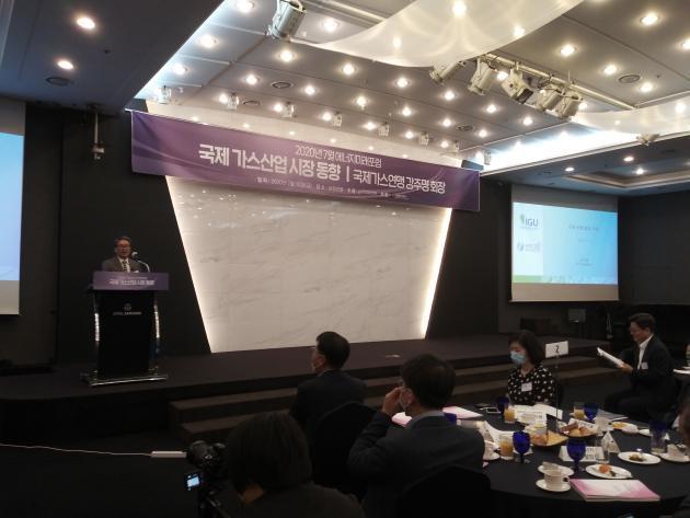 10일 서울 강남 삼정호텔에서 열린 에너지미래포럼에서 강주명 국제가스연맹 회장이 기조강연을 하고 있다. 