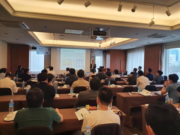 한국스마트그리드협회가 지난 10일 사울 강남구 오크우드 프리미어 코엑스센터 5층 프리미어룸에서 ‘전기차 충전 기술 및 표준의 현재와 미래 컨퍼런스’를 개최했다.