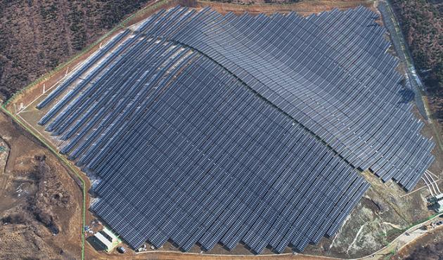 솔라플레이가 설치한 6MW 규모의 청주 두리그린 태양광 발전단지 전경.