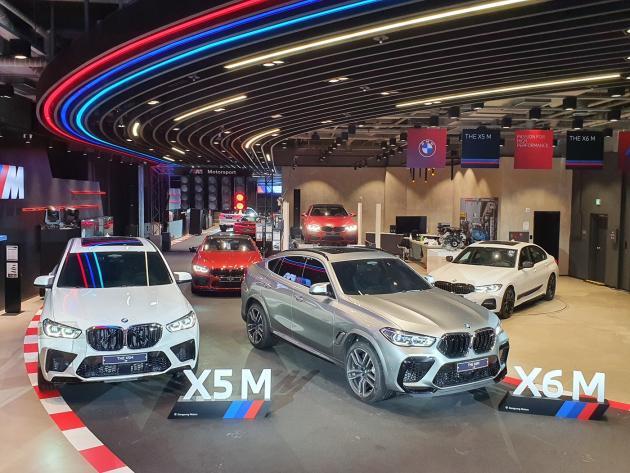 BMW 그룹 코리아의 공식 딜러사인 동성모터스가 오는 17일까지 부산 해운대에 위치한 BMW M 퍼포먼스 센터에서 ‘뉴 X5 M 및 뉴 X6 M 런칭 고객 이벤트’를 실시한다.