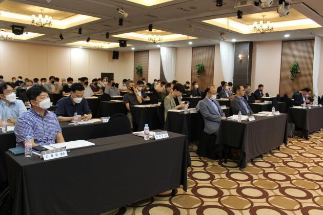 지난달 24일 서울 서초구 더케이호텔에서 제2차 스마트미터링연구회 워크숍이 진행돼 업계 전문가 및 업체 관계자들이 참석했다.