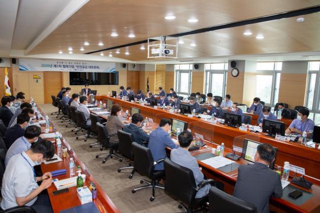 지난 27일 충남 태안군 한국서부발전 본사에서 서부발전과 협력사 관계자들이 `2020년 제1차 협력기업 안전공감 대토론회‘를 진행하고 있다.