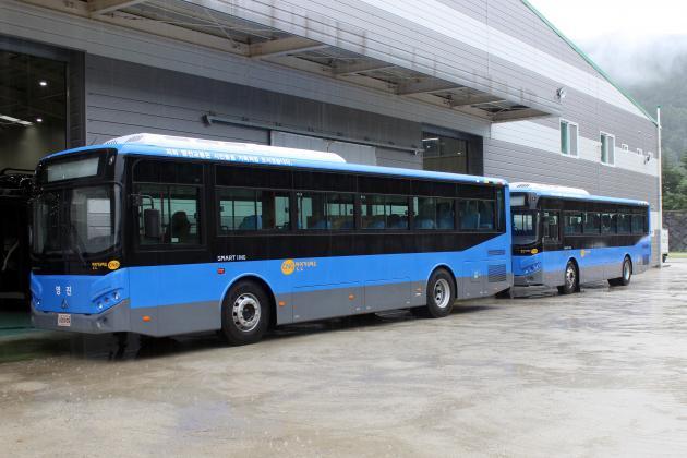 에디슨모터스가 지난 30일 대형 고상 CNG 버스 ‘스마트 11HG’ 2대를 대구시 영진교통에 공급했다.