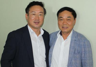 이강섭 회장(오른쪽)·김철영 사무총장 서울대・한전 에너지CEO과정 14기