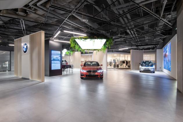 한독 모터스가 BMW 용산 아이파크몰 전시장을 개설하고 전기화 모델을 선보였다.
