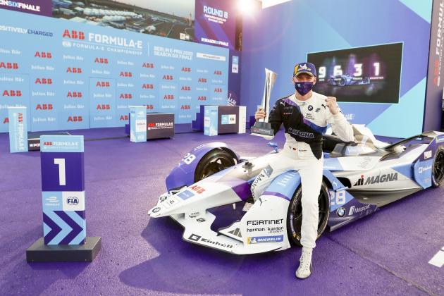BMW i 안드레티 모터스포츠 소속 막시밀리안 군터가 독일 베를린 템펠호프 공항에서 진행된 ABB 국제자동차연맹(FIA) 포뮬러 E 챔피언십 8라운드에서 시즌 2번째 우승을 차지했다.