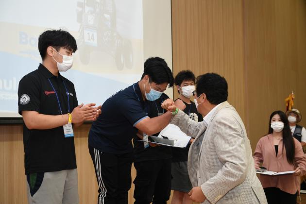 한국자동차공학회가 지난 7~9일 ‘2020 대학생 자작자동차대회’를 개최하고 시상식을 진행했다.