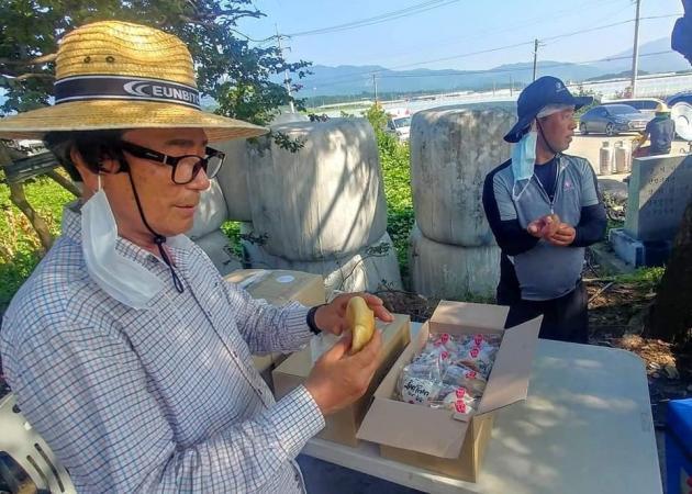 사회적기업 전주비빔빵과 소셜벤처 마린이노베이션은 수해를 입은 전북 남원지역에 식료품을 지원했다.
