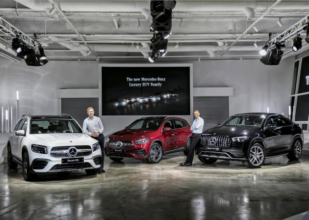 요하네스 숀 메르세데스-벤츠 코리아 제품 전략 기획 상무(왼쪽)와 마크 레인 메르세데스-벤츠 코리아 제품&마케팅 부문 총괄 부사장이 신형 SUV 3종을 공개했다. 