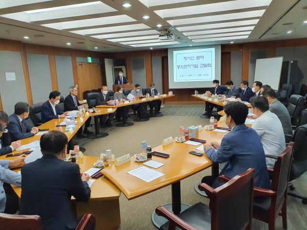 지난 17일 서울 종로구 셀비온 연구소에서 방사선 중소기업 간담회가 진행되고 있다.