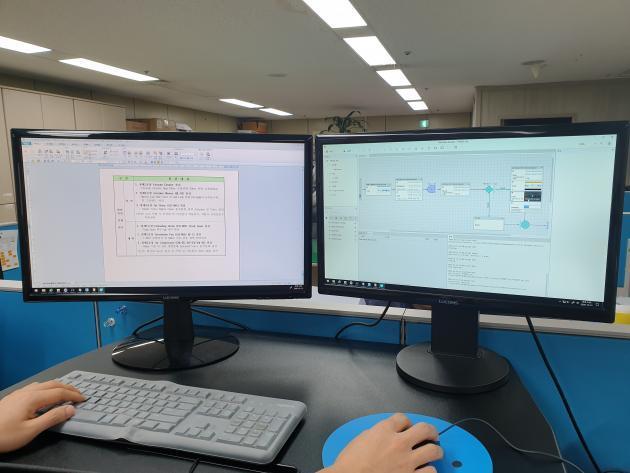 한국서부발전 관계자가 중요작업계획서 작성 작업을 로봇 프로세스 자동화(RPA) 시스템으로 구현해 활용하고 있다.