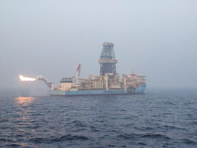 포스코인터내셜널이 시추선을 통해 미얀마 A-3 광구 해상에서 유망구조의 가스산출시험을 실시하고 있다.