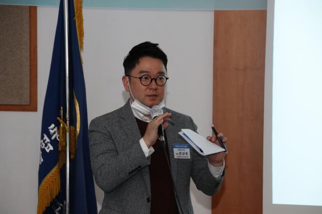 한상유 대한전선 경영전략팀장이 10일 엘리시안 강촌에서 열린 한국전선공업협동조합의 '2020 전선 리더스포럼'에서 주제발표를 하고 있다.