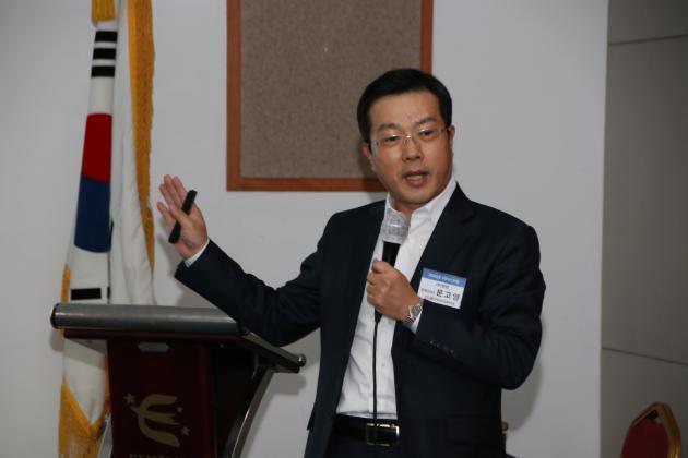 문고영 한양 전무(공학박사)가 10일 엘리시안 강촌에서 열린 한국전선공업협동조합의 '2020 전선 리더스포럼'에서 주제발표를 하고 있다.