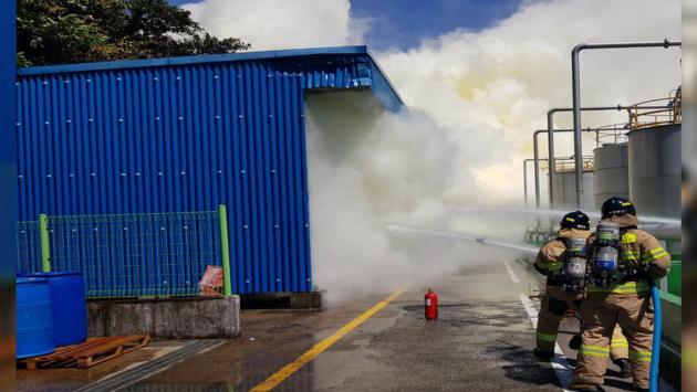지난 8월 14일 울산 LG화학 온산공장 옥외 보관소에 있던 유독물질에서 가스가 발생해 정화작업이 진행되고 있다.